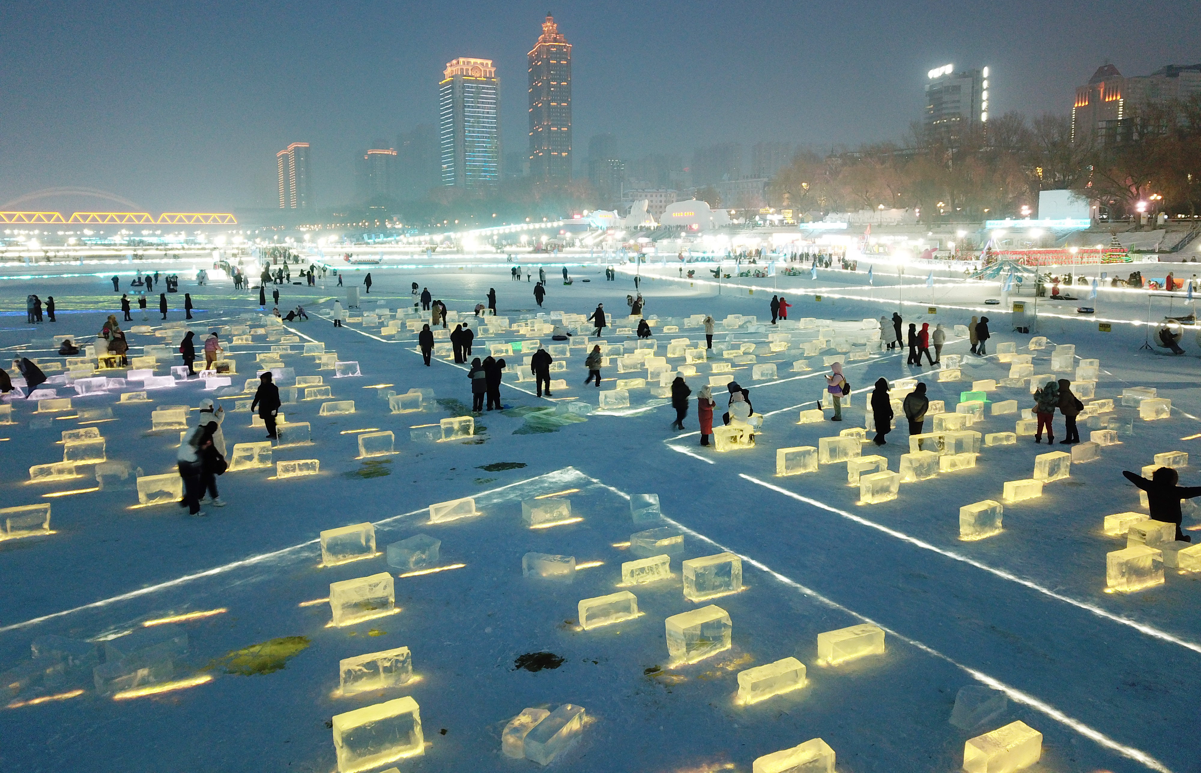 哈尔滨松花江冰雪嘉年华明日试开园