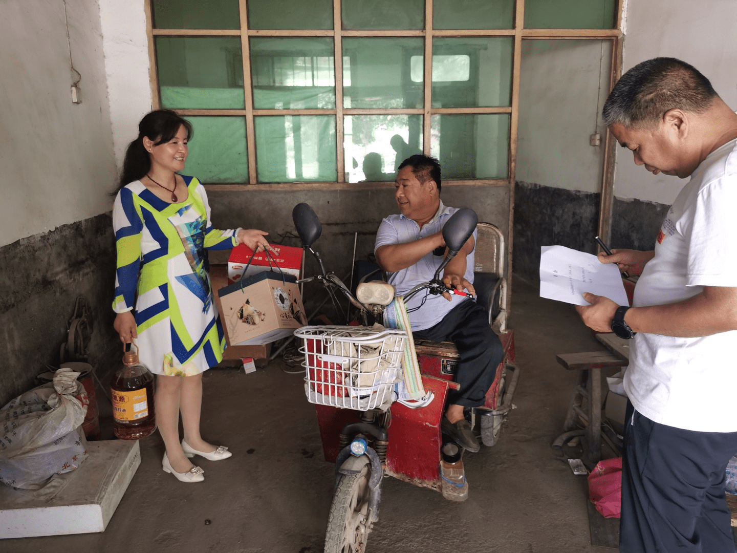 李在明跪下慰问韩国空难遇难者家属