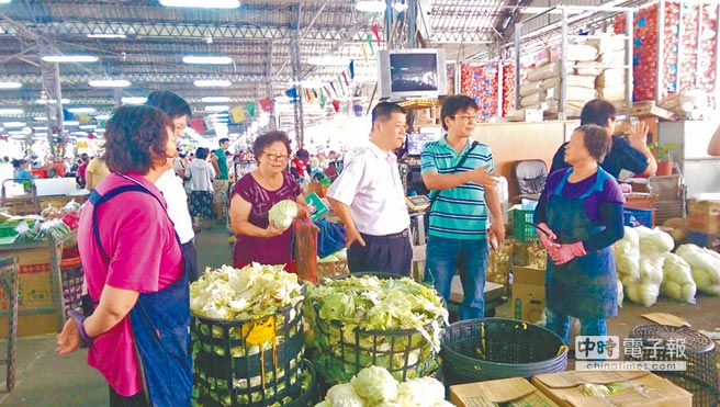 民警突袭菜市场5分钟偷走数个手机